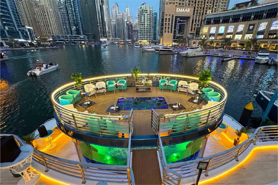 Dubai: Mega Yacht Dinner Cruise with Buffet - Buffet dinner, live stations, and food choices
