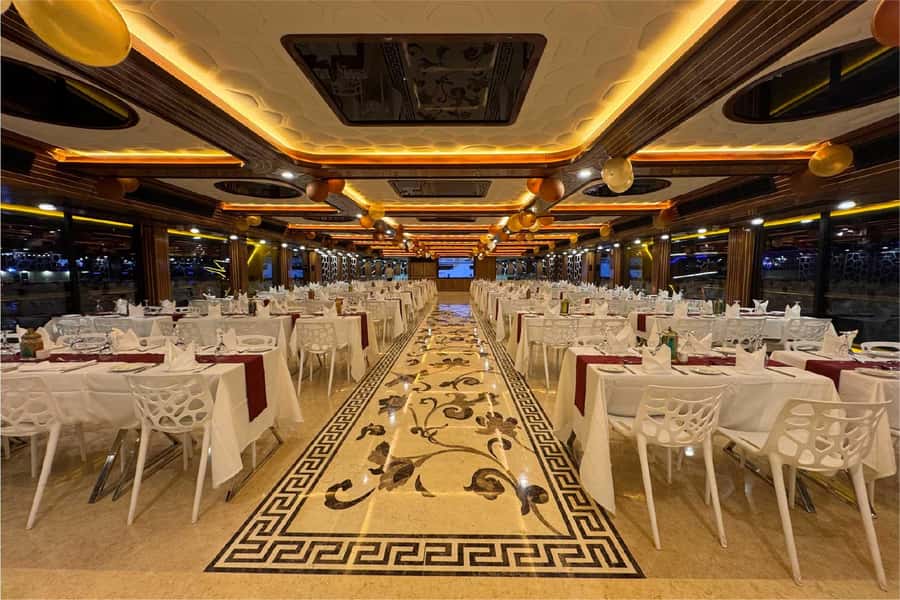 Dubai: Mega Yacht Dinner Cruise with Buffet - Is $82 good value for this Dubai evening?