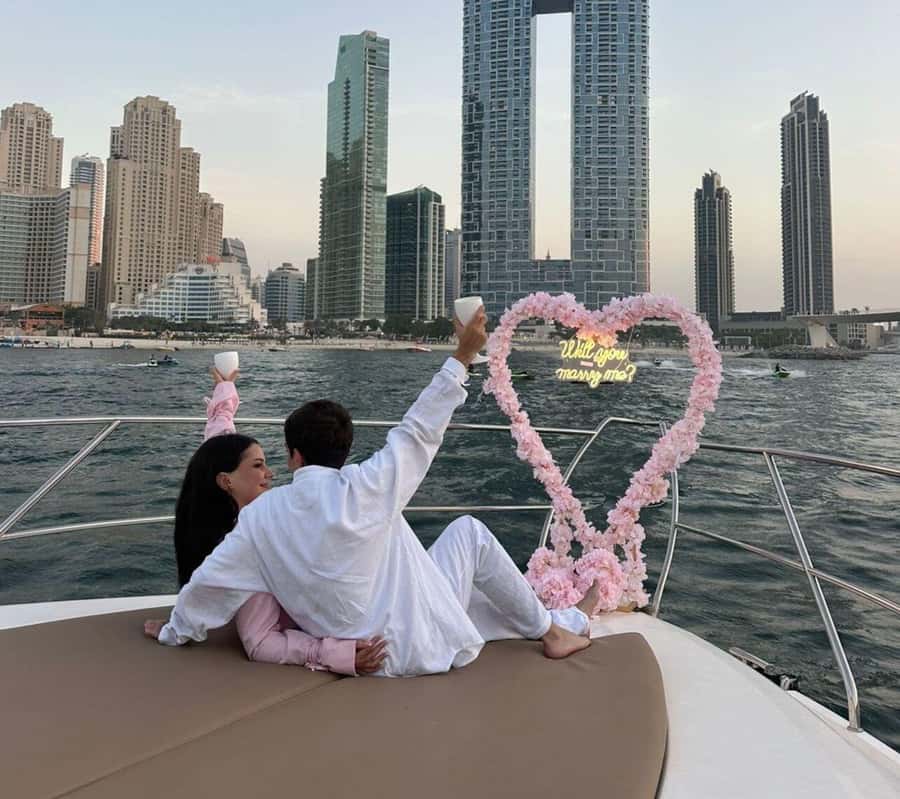 Dubai: Palm Jumeirah luxury private yacht Tour - Dubai Marina is the right place to start