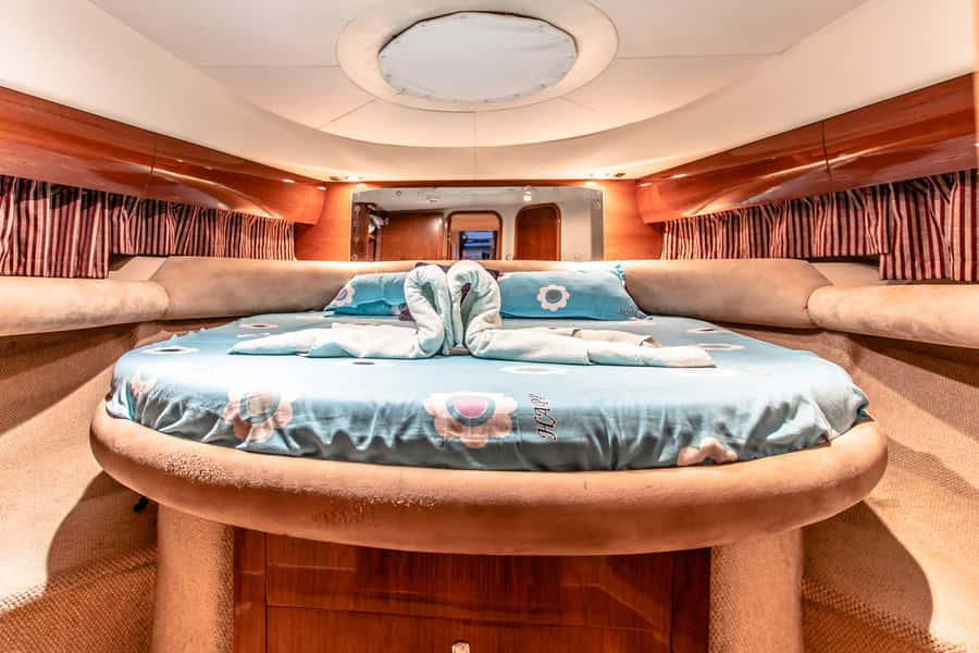 Dubai: Private Luxury Everest Yacht Cruise from Dubai Marina - Food, music, fishing, and swimming