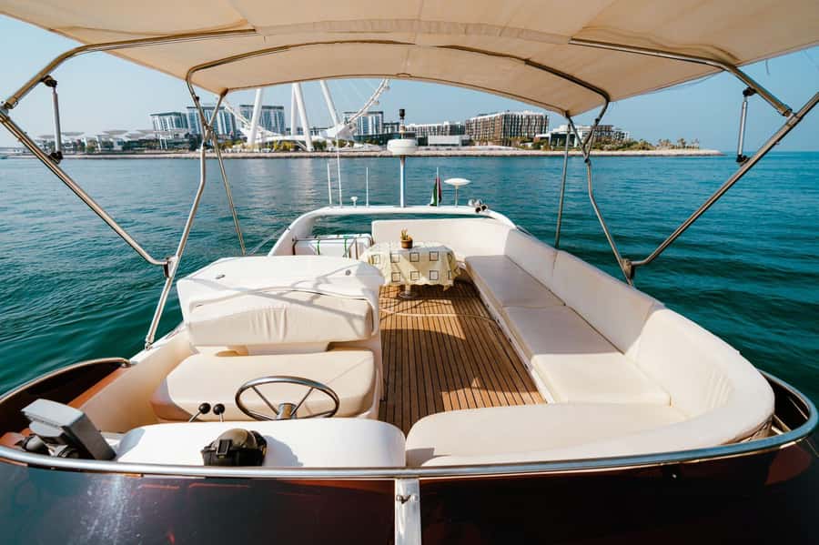 Dubai: Private Luxury Yacht Tour on a 50-Foot Yacht - Palm Jumeirah and Atlantis by boat