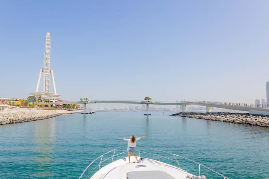 Dubai: Private VIP Luxury Yacht Tour with BBQ & Drinks - What the $738 group price really means