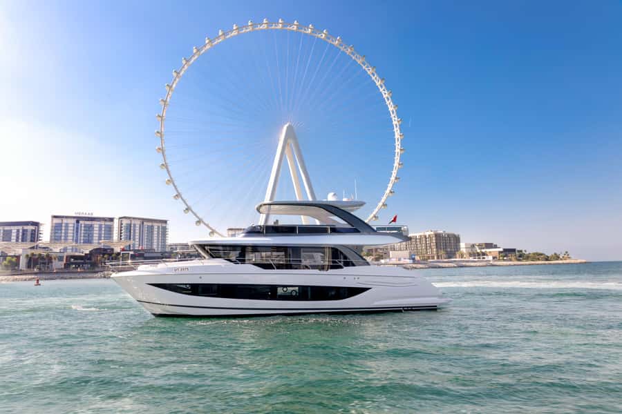 Dubai: Private VIP Luxury Yacht Tour with BBQ & Drinks - Leaving Dubai Harbour for the marina