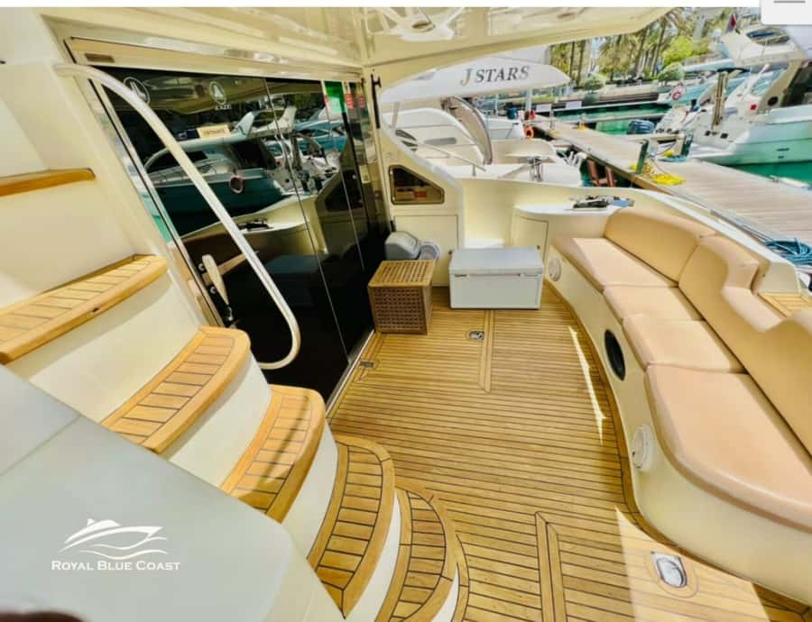 Dubai: Private Yacht Tour 50 feet - Why Dubai looks better from a yacht
