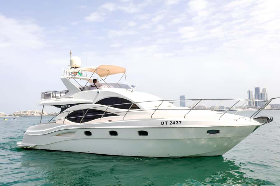 Dubai: Private Yacht Tour Experience with Soft Drinks - Ain Dubai makes the best short-trip photo stop