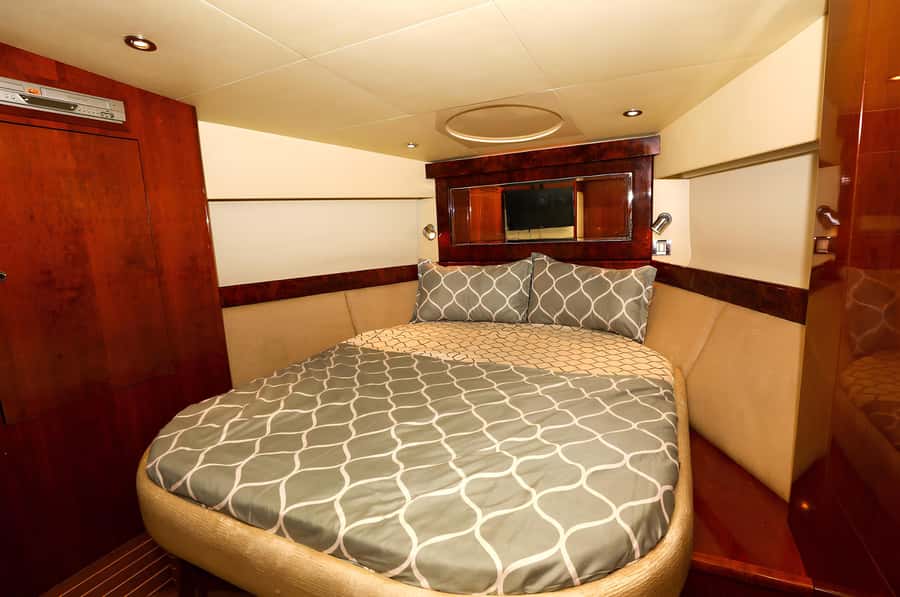 Dubai: Private Yacht Tour Experience with Soft Drinks - When should you book one hour, three hours, or eight?