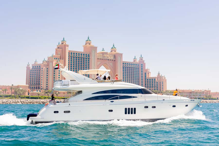 Dubai: The Luxury Yacht Tour with Live BBQ Option - The one-hour Marina Tour: short, scenic, and family-friendly