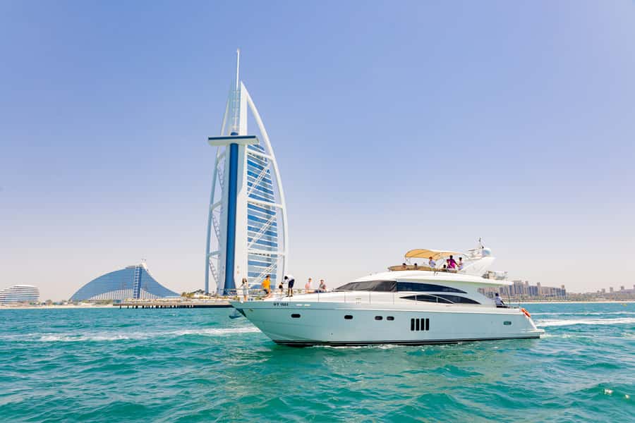 Dubai: The Luxury Yacht Tour with Live BBQ Option - BBQ, drinks, and the onboard bar