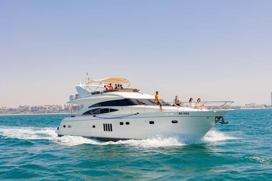 Dubai: The Luxury Yacht Tour with Live BBQ Option - Clothing, comfort, and practical limits