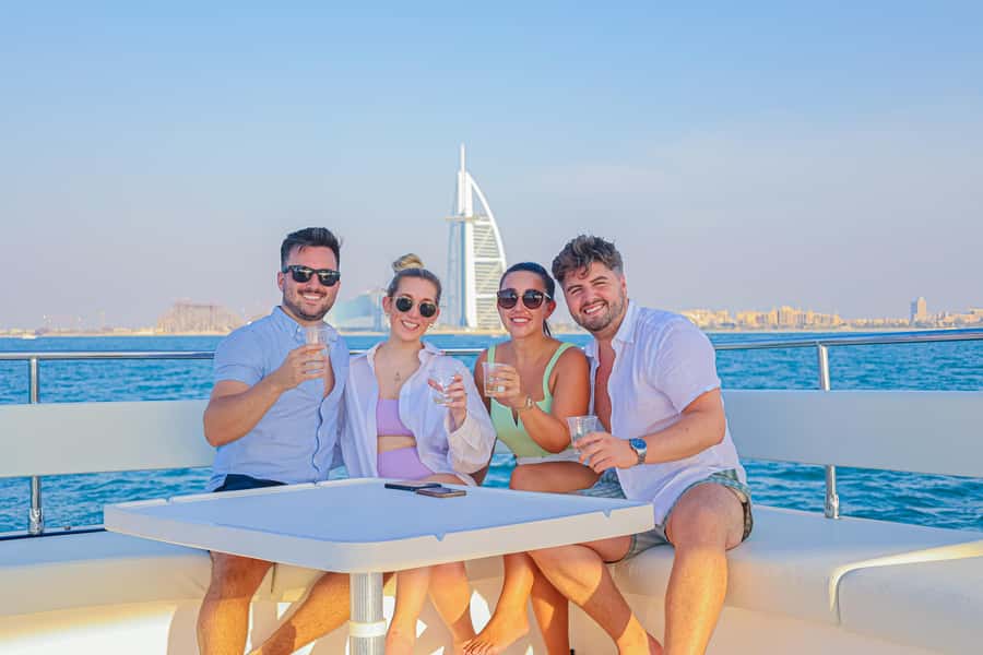 Dubai Waves & Dunes: Luxury Yacht Cruise w/ Red Dunes Safari - Key points before you book