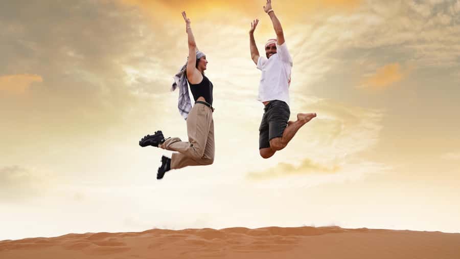 Dubai Waves & Dunes: Luxury Yacht Cruise w/ Red Dunes Safari - Sandboarding is easy to try