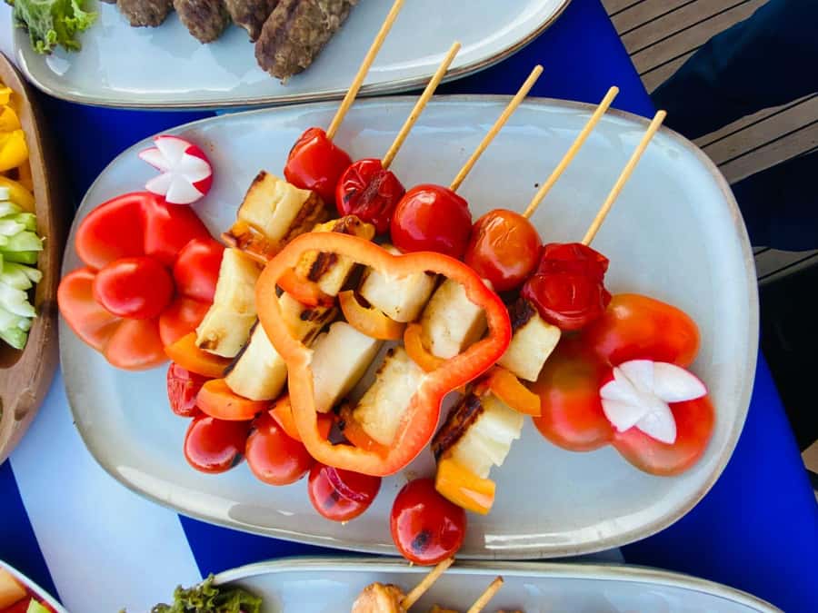 Dubai: Yacht Cruise with Swimming, Snorkeling and BBQ Lunch - Jet skis and the extra-cost choices