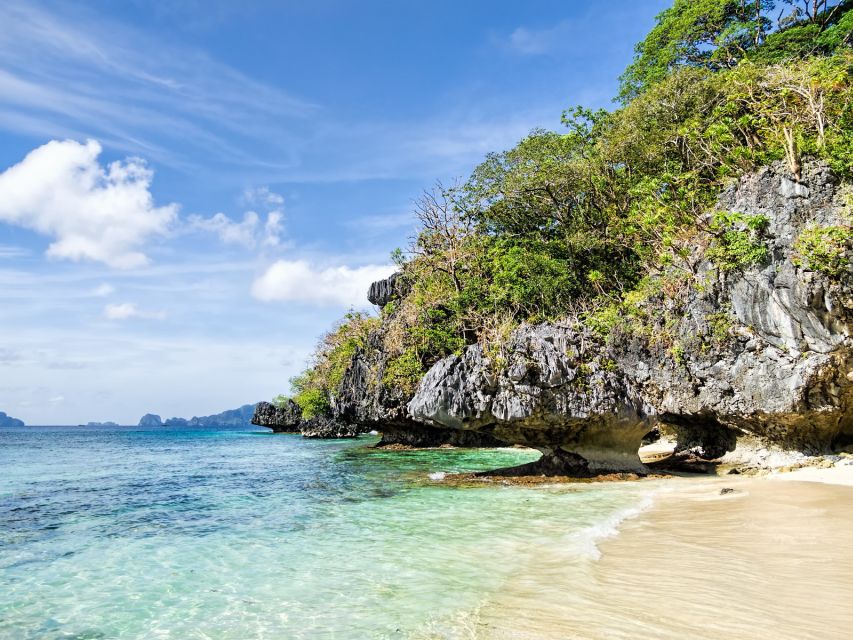 El Nido: Full-Day Premium Island Hopping Catamaran Cruise - Who should book this catamaran day?