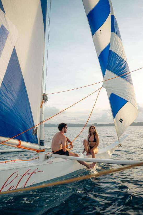 El Nido Islands: Shared Paraw Sunset Sailing - Riding the paraw close to the water