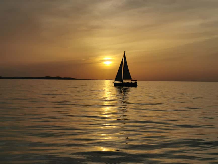 Elegant Sunset cruise under sails,large yacht,full comfort - Circling the old town by water