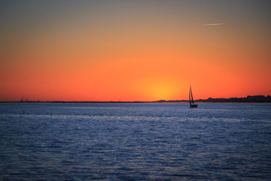 Faro: Ria Formosa Guided Sunset Tour by Catamaran - What the $35 price really buys you