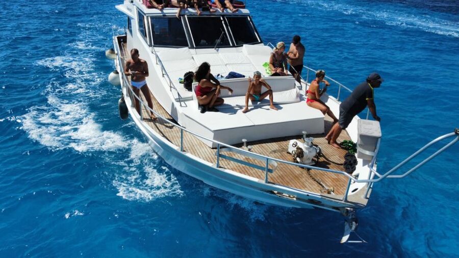 Favignana and Levanzo in relax with yacht Floen - Cala Azzurra brings the first swim