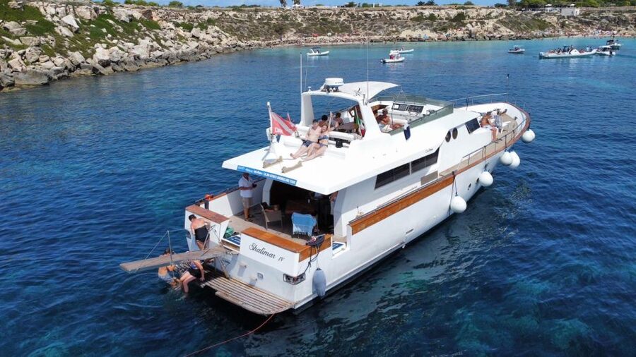 Favignana e Levanzo: tour condiviso Yacht Shalimar IV - Two hours to explore Favignana town