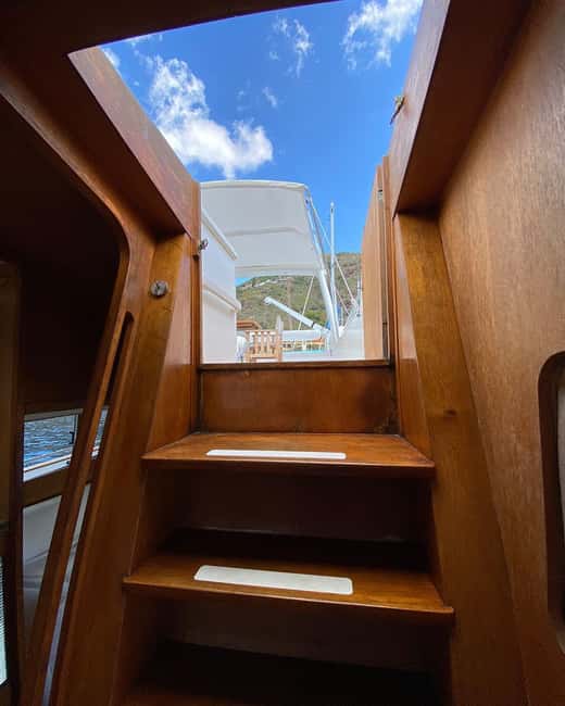 Favignana e Levanzo: tour condiviso Yacht Shalimar IV - Levanzo, the quiet first stop