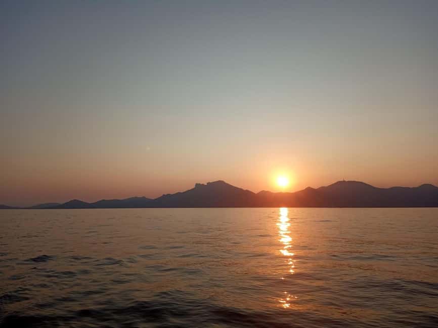 Firework Evening on a Maxi Catamaran from Saint Tropez - Why the broad catamaran matters