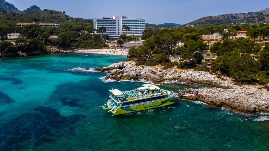 Font de Sa Cala: East Coast Glass-Bottomed Catamaran Tour - Caves, Cala Varques, and the natural bridge