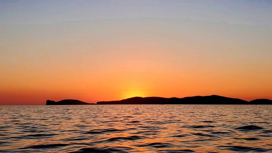 From Alghero: sunset on a sailing boat with aperitif - Who will enjoy this Alghero boat trip?