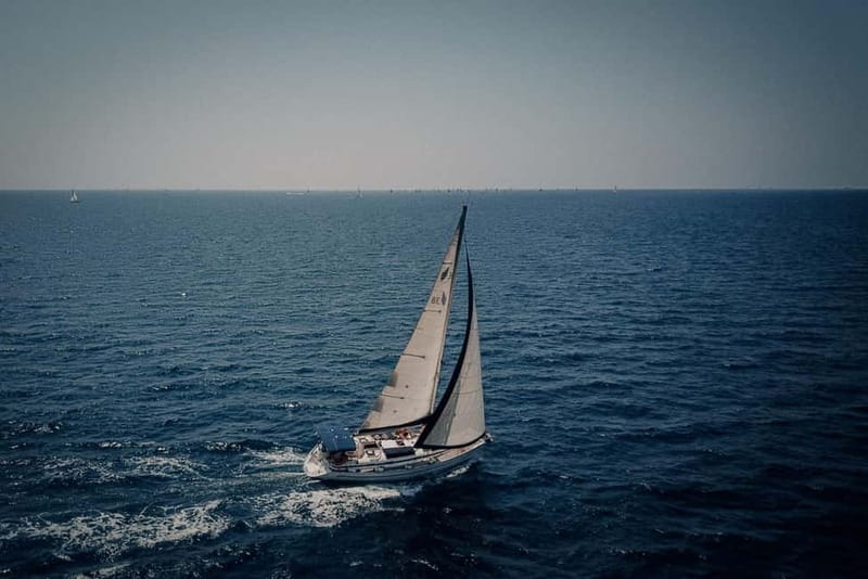 From can Pastilla : Sailing boat trip with Food & Drinks - What the Spanish-only service means
