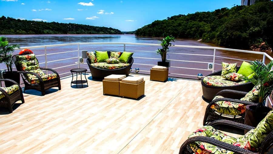 From Foz do Iguaçu: Sunset Catamaran Tour with Meal - A dinner cruise at the meeting of three countries
