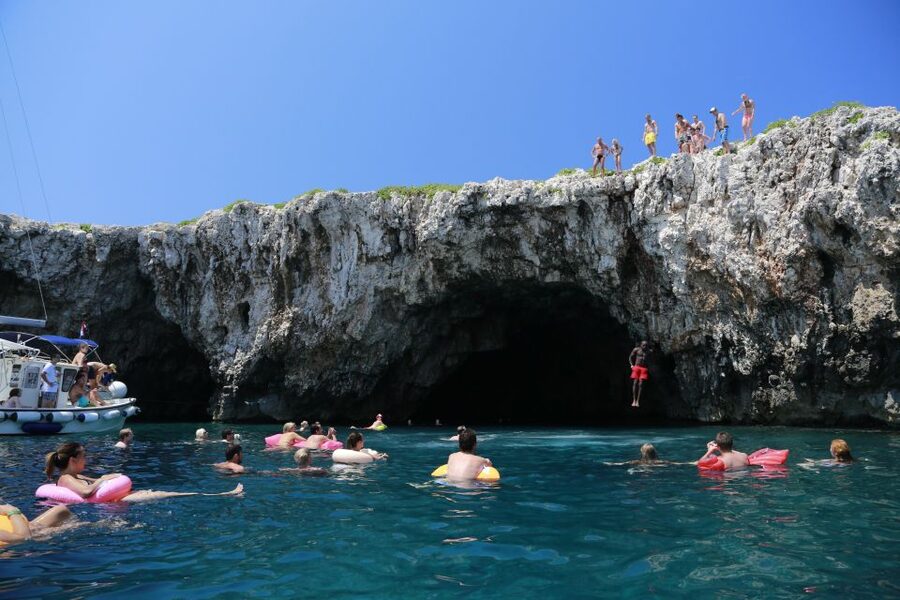 From Hvar: Pakleni Islands & Red Rocks Comfort Sailboat Tour - What the $176 price really covers