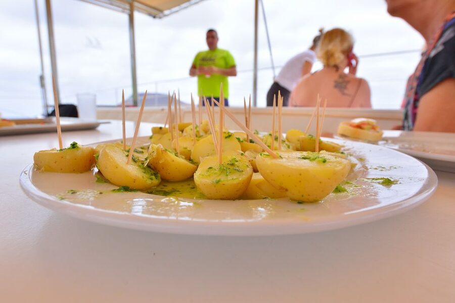 From Lanzarote: Sailing Day Trip Around La Graciosa - Who will enjoy this six-hour outing most