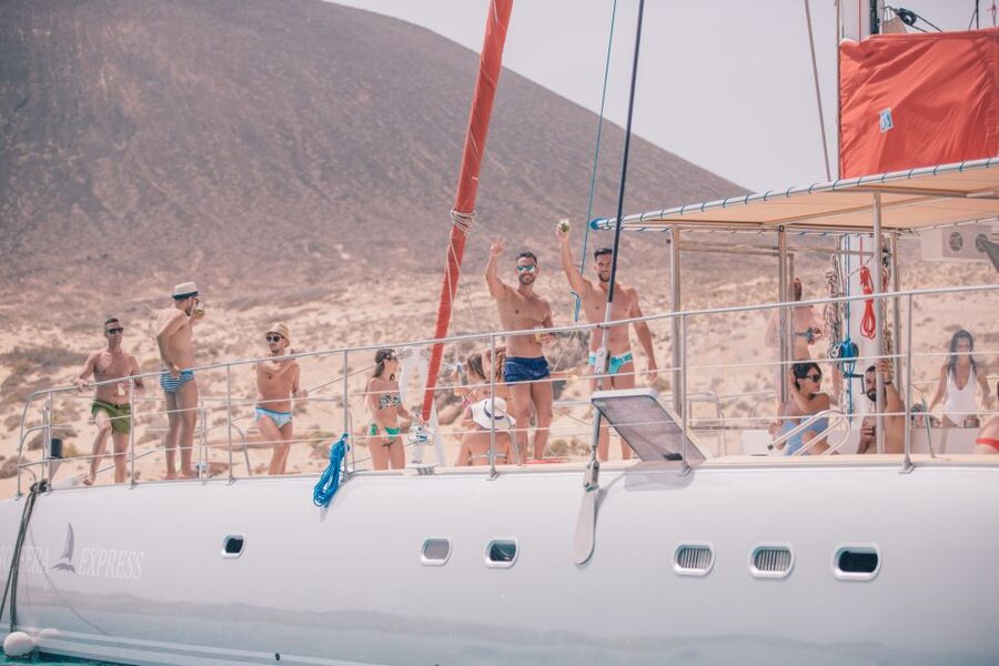 From Lanzarote: Sailing Day Trip Around La Graciosa - Caleta de Sebo gives you a short island pause