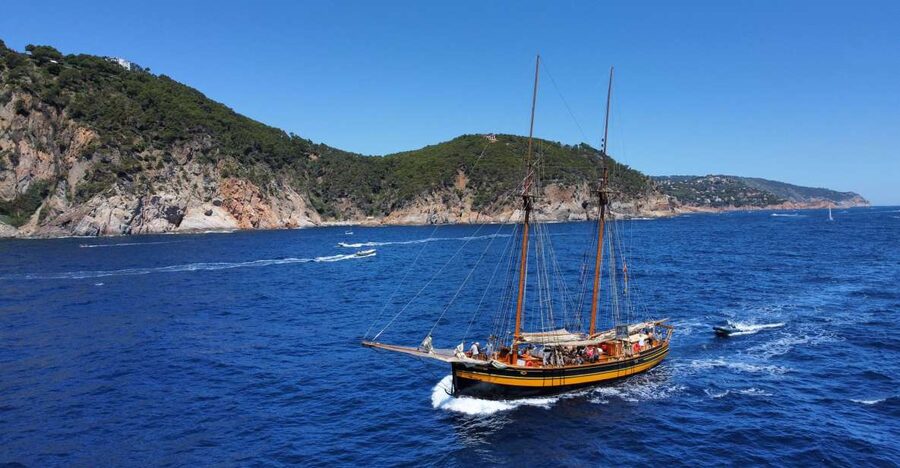 From Palamós: Southern Coast Sailing Tour - Key points to know before boarding