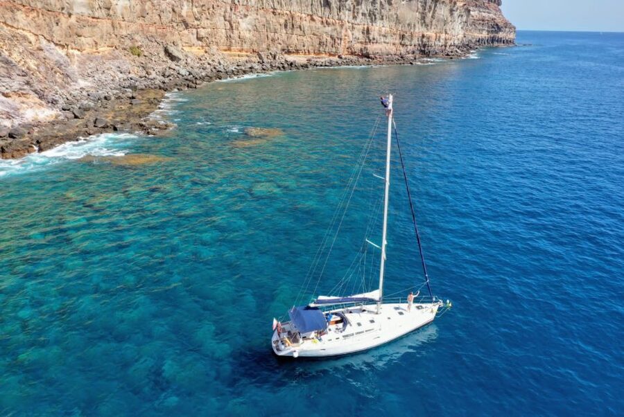 From Puerto de Mogán: Sailboat Trip with Food and Drinks - What the four-hour schedule feels like