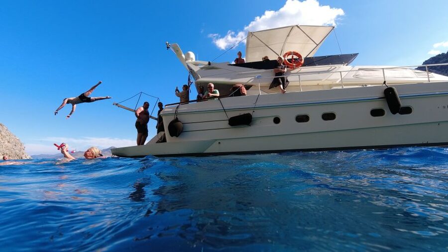 From Rhodes: Yacht Cruise to Lindos with Lunch and Drinks - FAQ