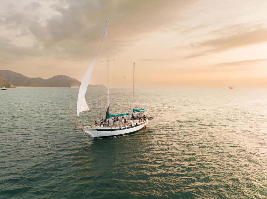 From Santa Marta: Sunset Sailboat Tour with 2 Beverages - Sailing out of Marina Internacional de Santa Marta