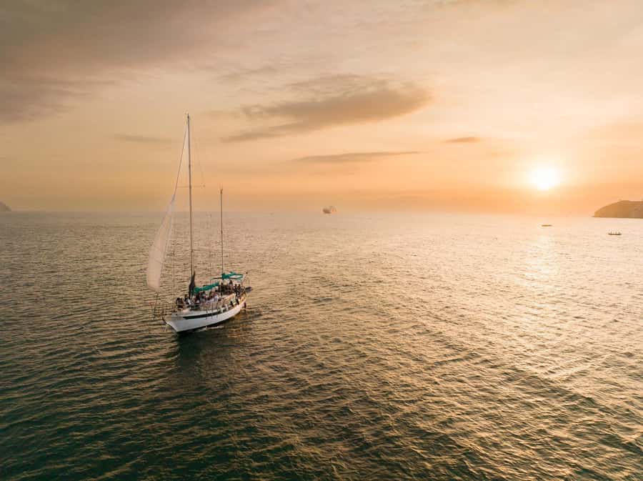 From Santa Marta: Sunset Sailboat Tour with 2 Beverages - The sunset crossing toward Taganga Bay