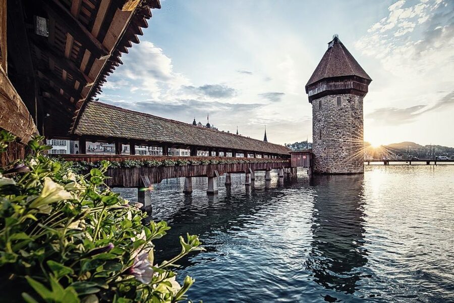 From Zurich: Day Trip to Lucerne with Optional Yacht Cruise - Entering Lucerne through the Old Town