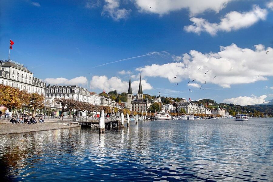 From Zurich: Day Trip to Lucerne with Optional Yacht Cruise - Choosing between the lake and the city museums