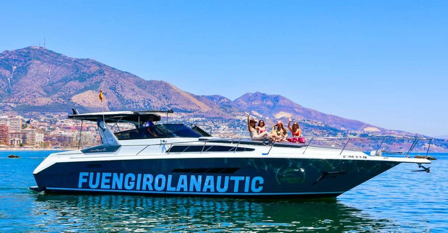 Fuengirola: Dolphin Watching by Yacht with Snacks and Drinks - Calaburras Lighthouse and Torrequebrada Beach