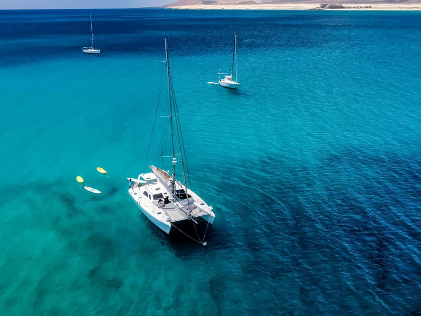 Fuerteventura : Catamaran excursion to Lobos Island - Anchoring near La Concha beach