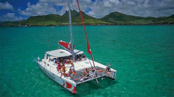 Full-Day Catamaran Cruise to Île aux Cerfs with BBQ Lunch - Arriving at Île aux Cerfs by the front ladder