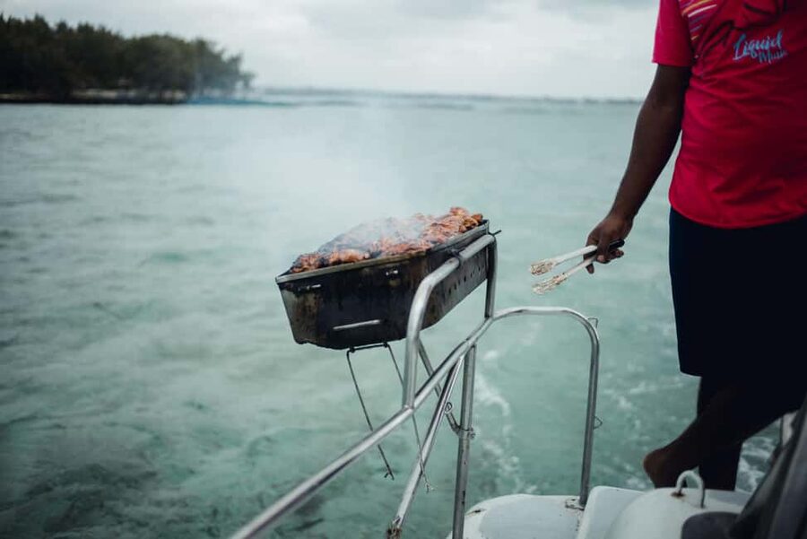 Full-day Catamaran Cruise to Ile aux Cerfs with Lunch - Key points at a glance