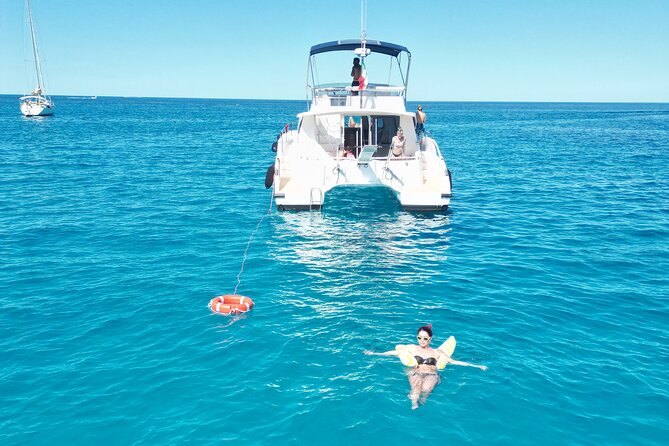 Full-day catamaran tour in Palermo: boat experience with lunch - Food, drinks, and the atmosphere aboard