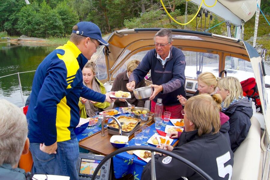 Full-Day Stockholm Archipelago Sailing Tour - Small groups make the day personal
