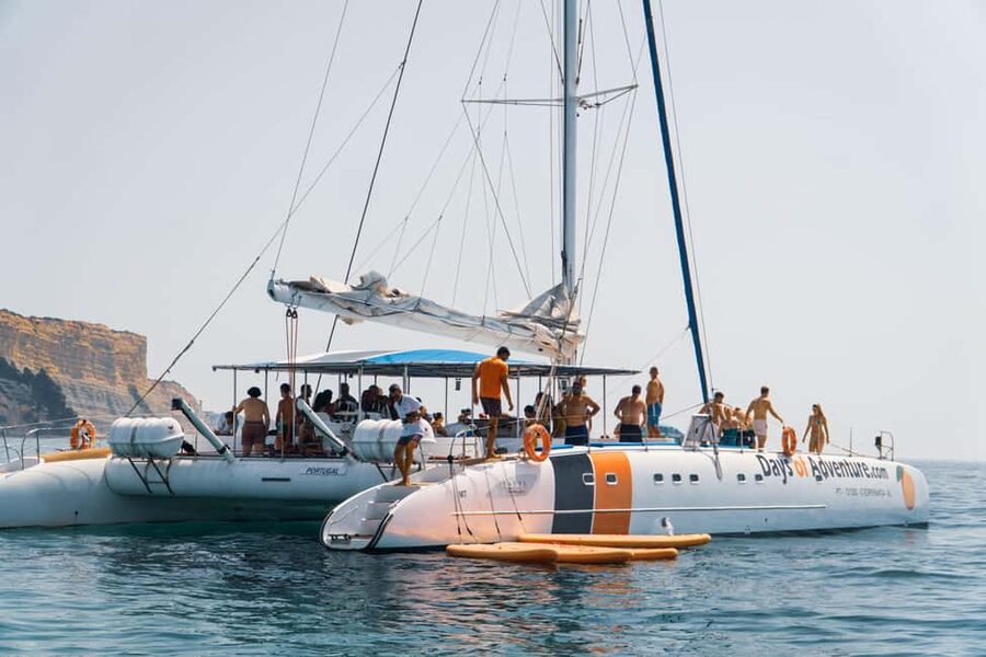 FUN & CHILL – GOLDEN COAST SAILING TOUR - Praia da Luz and the sheltered-water stop