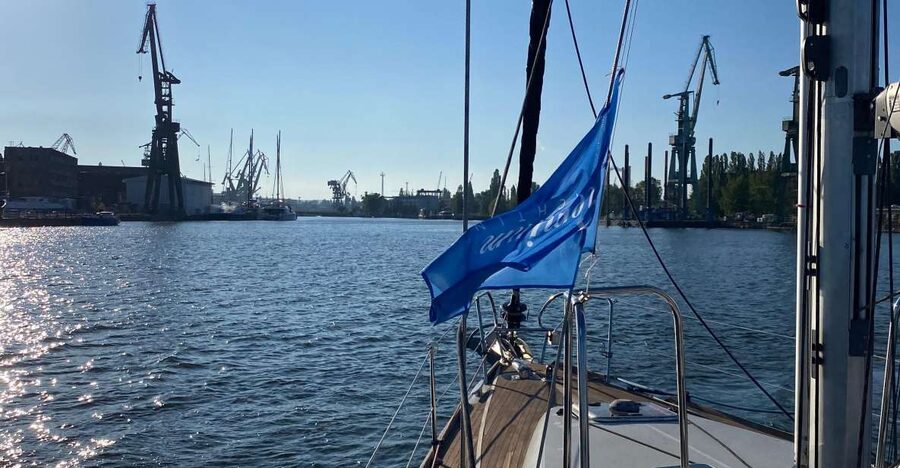 Gdańsk: Motlawa and Port yacht cruise with Welcome Drink - The Shipyard and the Birthplace of Solidarity