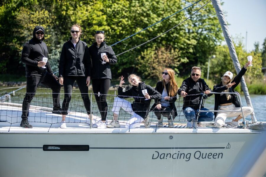 Gdańsk: Motlawa and Port yacht cruise with Welcome Drink - Prosecco, Mulled Wine, and the Mood on Board