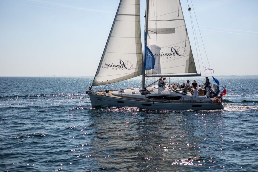 Gdańsk: Motlawa and Port yacht cruise with Welcome Drink - Timing, Weather, and the One Serious Caution
