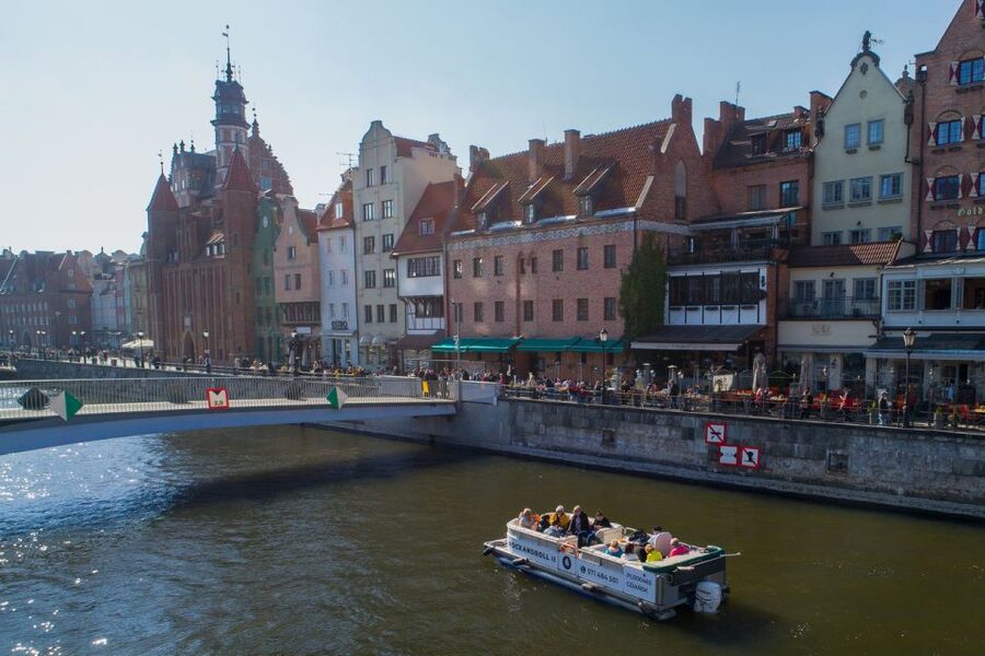 Gdańsk: Motlawa River Sightseeing Catamaran Cruise - Polish Hook, Ołowianka Island, and the wider river