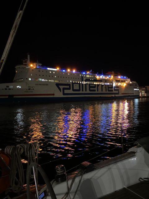 Gdansk: Scenic Evening Yacht Cruise with Welcome Drink - Prosecco, mulled wine, and a warm blanket
